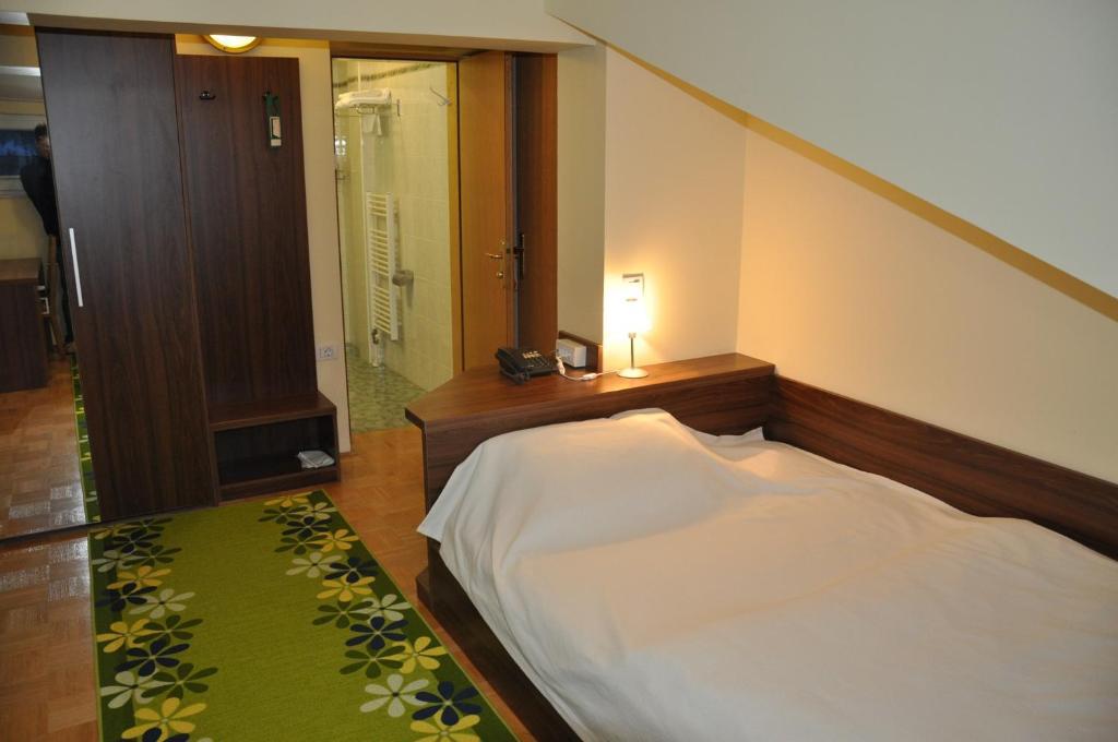 Penzion Kmecki Hram Ljubljana Room photo
